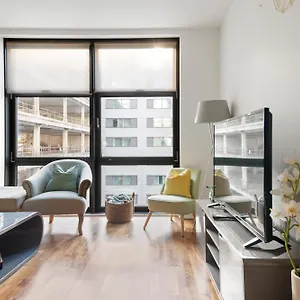 https://londwell-canary-wharf-river-thames-penthouse.brighton-hotels-england.com
