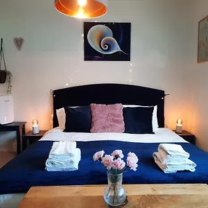 https://super-king-bedroom-with-large-ensuite.brighton-hotels-england.com